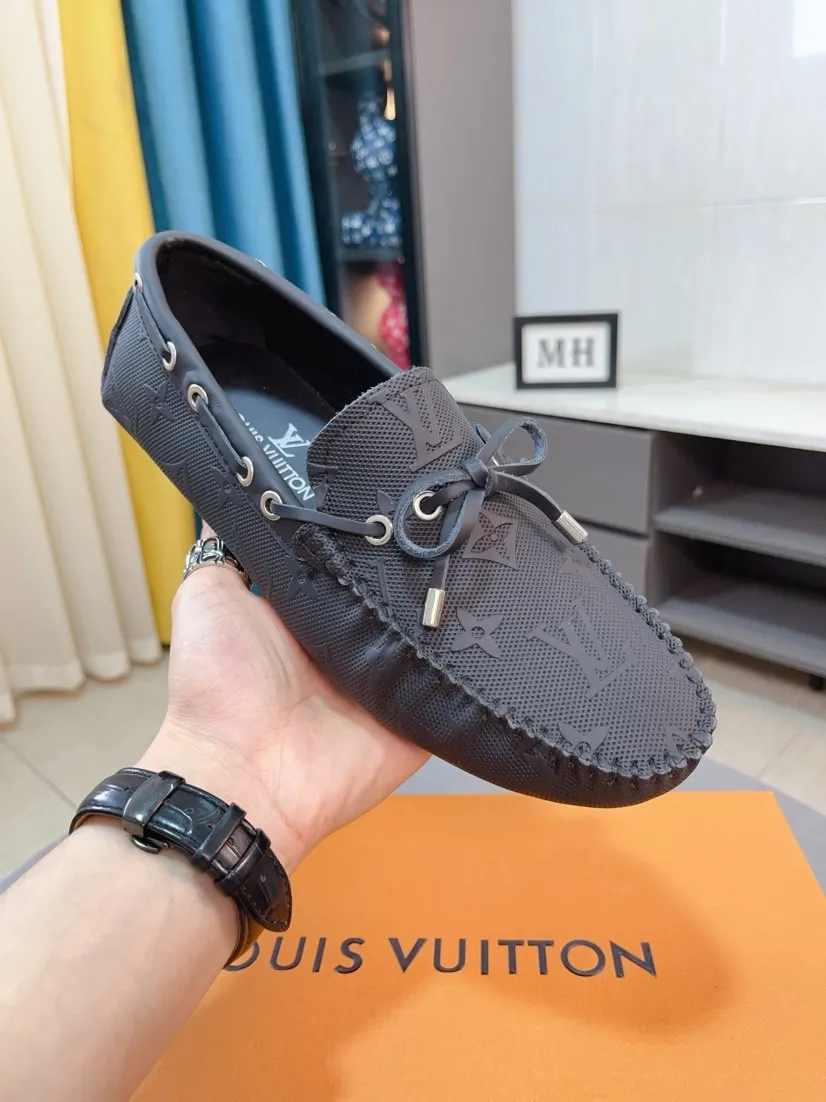 Men's men's shoes💰400🌹🌹[LV Louis Vuitton] New men's beanie shoes💝💝.. Top-grade imported cowhide embossed➕Comfortable leather lining. It is extremely skin-friendly and comfortable, feels very delicate, and the shape is very correct! Perfectly reflects the three-dimensional sense, code number: 38-44